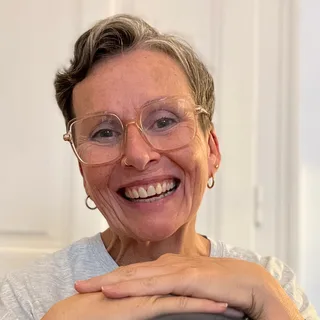 Martina (Tini) Richter, lächelnd